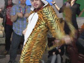 brent_tiger-tail-spin.gif